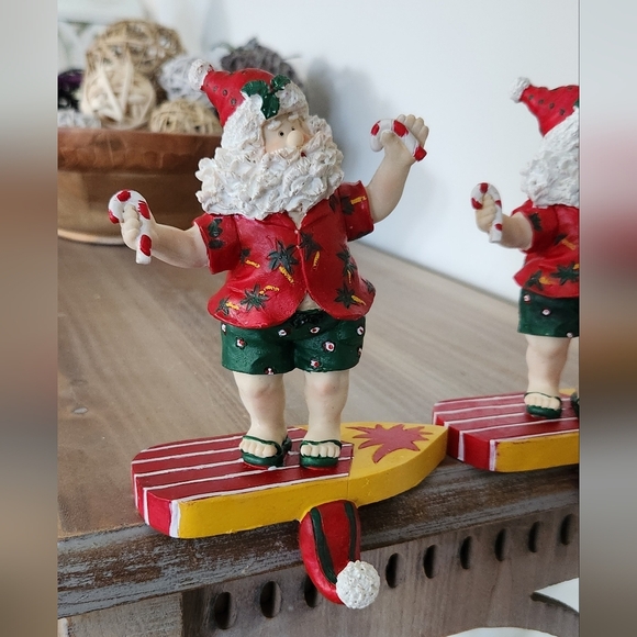 🎅 Christmas “Surfing with Santa” Stocking Holder Figurine Set – Preowned, Great - Picture 15 of 16